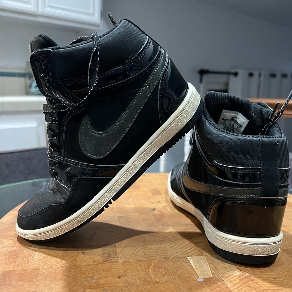 Women’s Nike Force Sky High Essential Sneakers